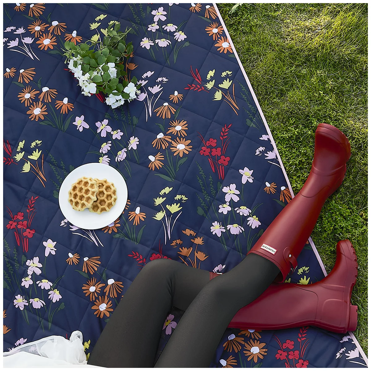 Hunter Outdoor Picnic Blanket Beatrix Blue Extra Large Waterproof Beach Mat Rug