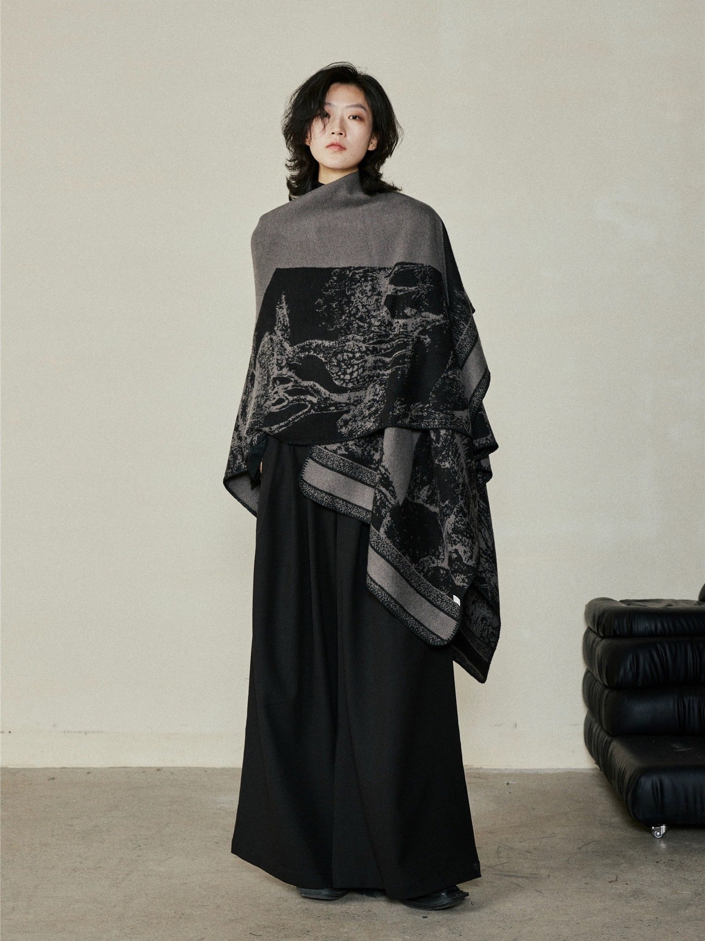 Faux Cashmere Shawl (Qingming Scroll Print) - Black Red, 160*135cm